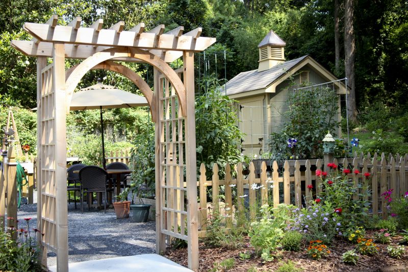 Trellis Fence Construction in Kansas City, KS